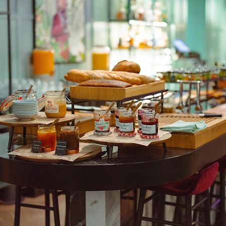 Falkensteiner Boutique Hotel Прага Экстерьер фото A breakfast buffet at a hotel