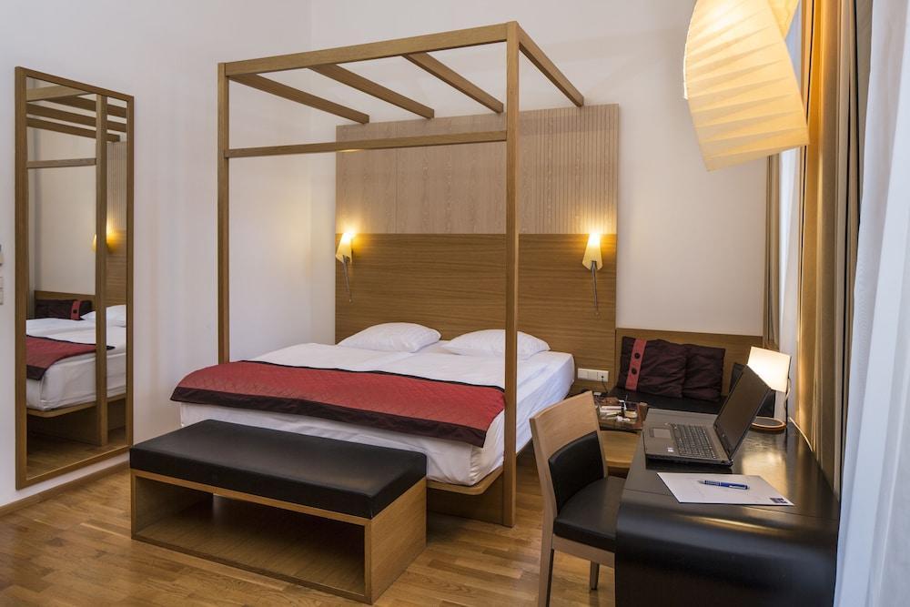 Falkensteiner Boutique Hotel Прага Экстерьер фото A room at the hotel